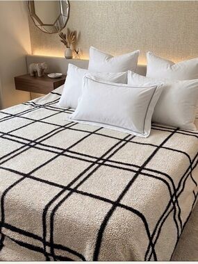 Oversize Threshold Grid Pattern Plush Fleece Blanket Double Sided Cream-Black